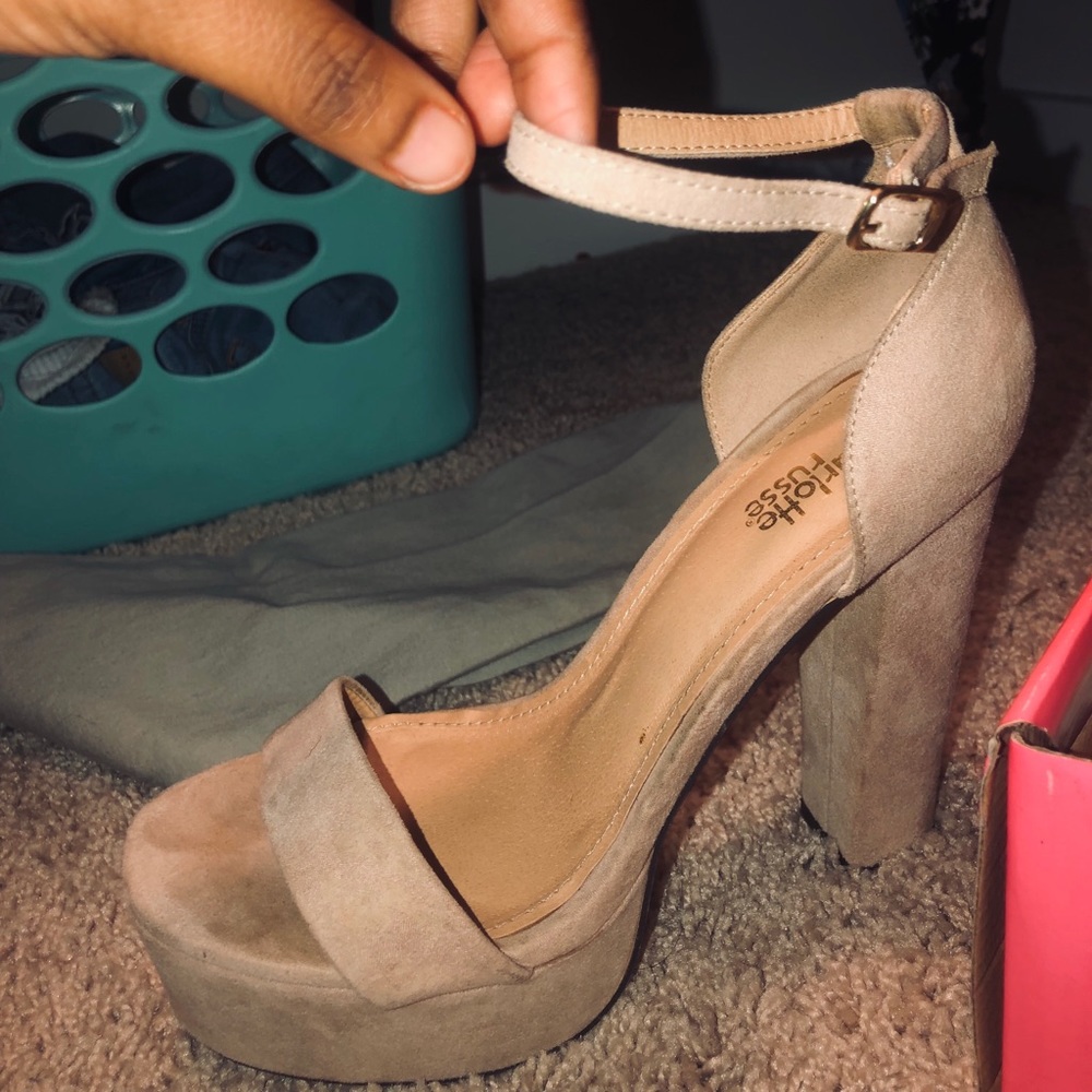 Nude heels size 8